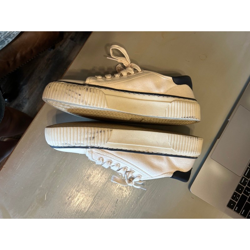 Free Assembly Sneakers Off-white and navy size 9 gallery