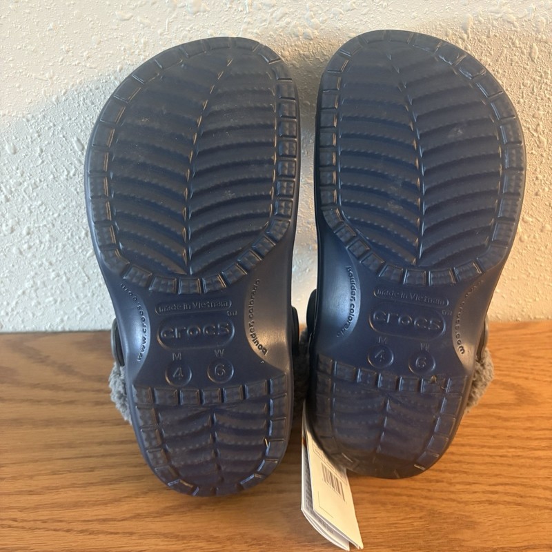 Crocs Unisex Adult Classic Baya Lined Fuzzy Strap Clogs Navy/Gray Lining W6/M4 gallery