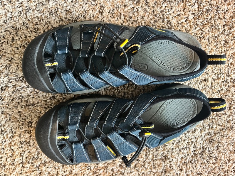 Keen Men's sz 9.5 M Newport H2 Hiking Sandals Navy Closed Toe Waterproof Hiking gallery