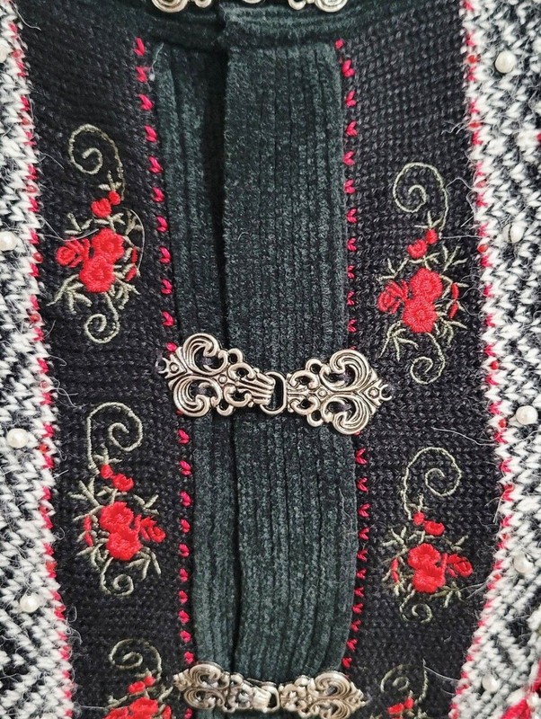 VTG Koret Embroidered Nordic-Style Cardigan Sweater in Black, White & Red | S gallery