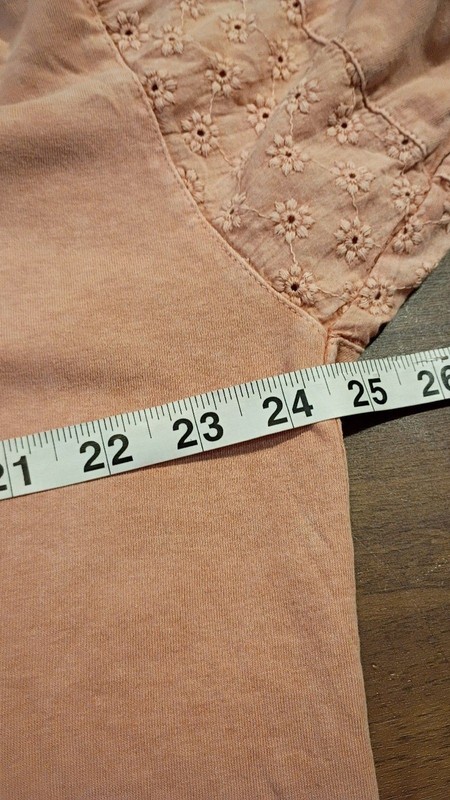 Easel medium oversized top. Cute sleeve details gallery
