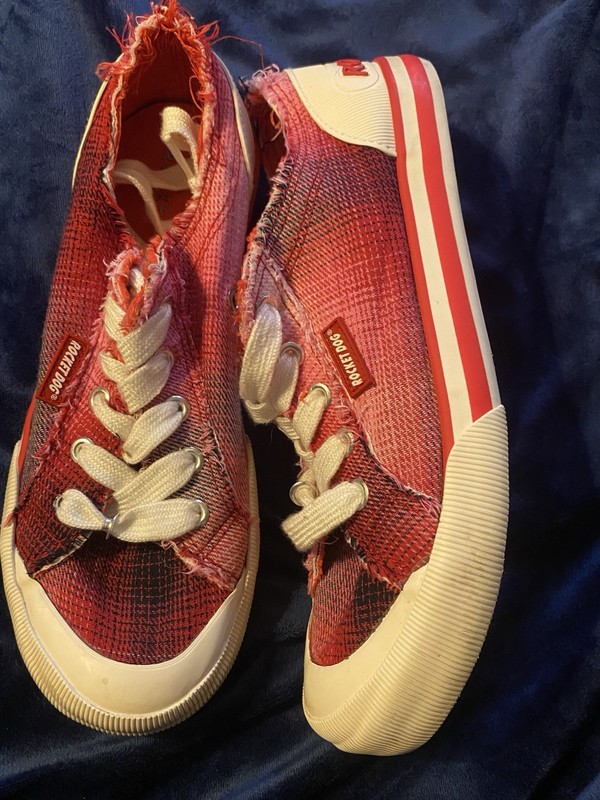 Rocket Dog Red/White Plaid Canvas Low Top Lace-Up Sneakers, size 7 women’s