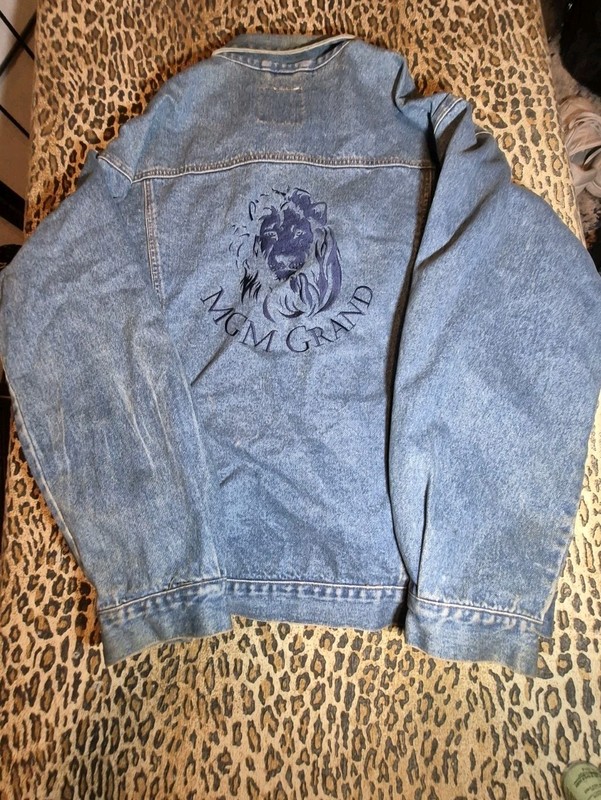Vintage Haleman Denim Jean Jacket Blue MGM Grand Long Sleeve Button Down XL
