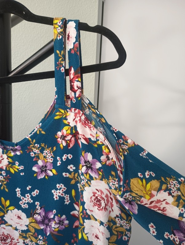 Torrid 2x Cold Shoulder Blue Floral Print Top Size 2 Double Strap 22w/24w gallery