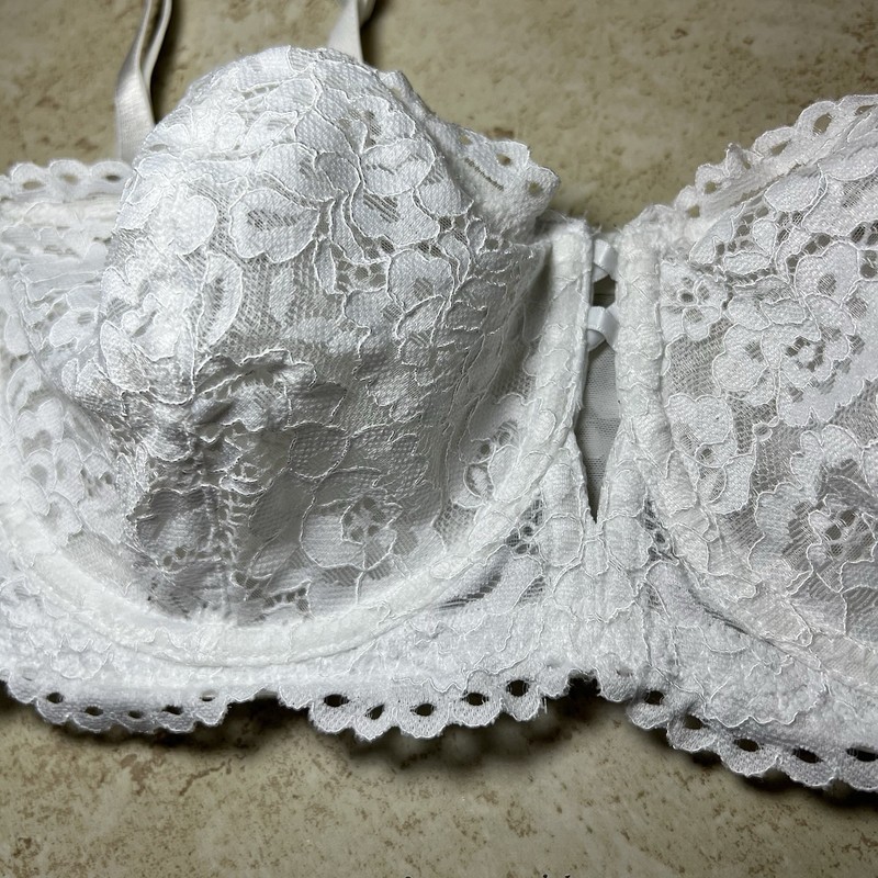 b.temptd By Wacoal White Lace Bra Size 34C Underwire Hooks On Side EUC gallery