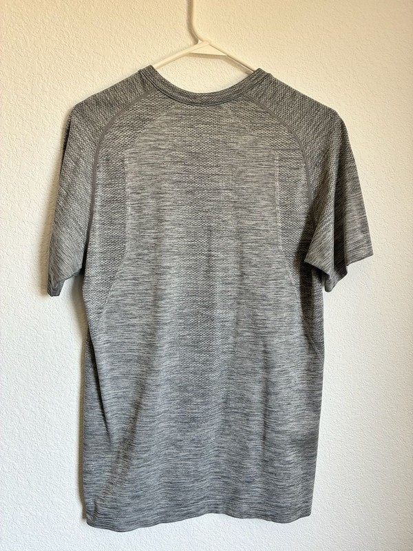 Lululemon Metal Vent Tech Short Sleeve Shirt in Slate/White gallery