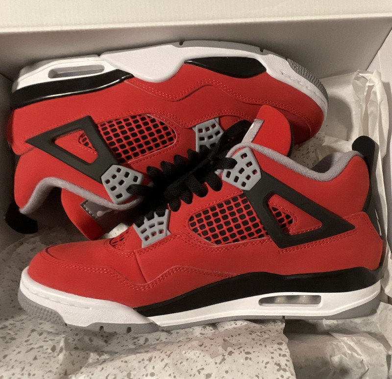 Air Jordan 4 Retro “Toro Bravo”