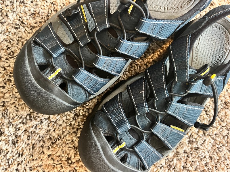 Keen Men's sz 9.5 M Newport H2 Hiking Sandals Navy Closed Toe Waterproof Hiking gallery