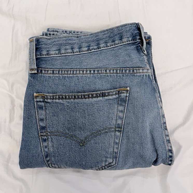 Levi’s Men’s Denim Jeans NWT Size 32 Light Wash Straight Regular Mid Rise