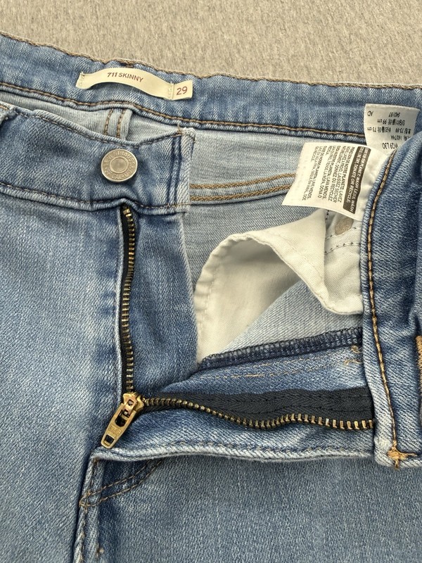 Levi's 711 Skinny Womens 29 Distressed Frayed Jeans Medium Wash Blue Denim #1031 gallery