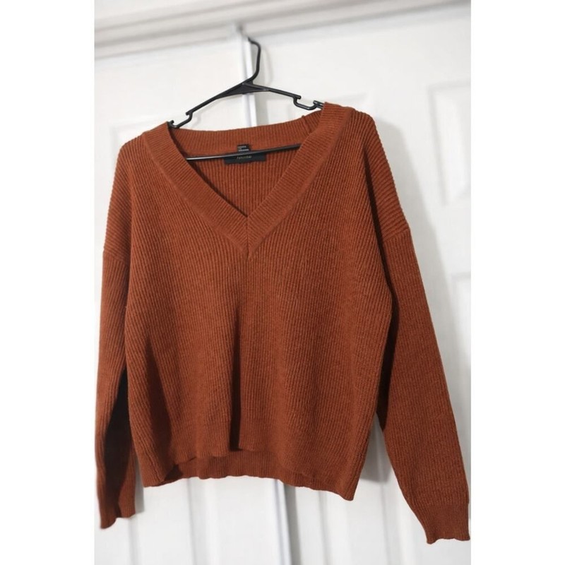 #021 – Forever 21 Women’s Sweater – Size Small (Orange Retro)