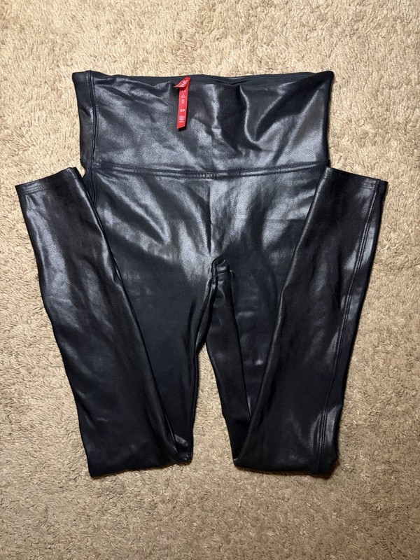Women’s Black Faux Leather Shiny Look High Rise Ankle Stretch Leggings M
