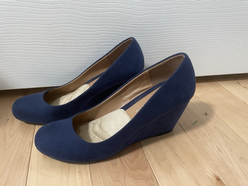 Womens CL by Laundry Blue Faux Suede Wedge Heel Comforable Sz 8 1/2M