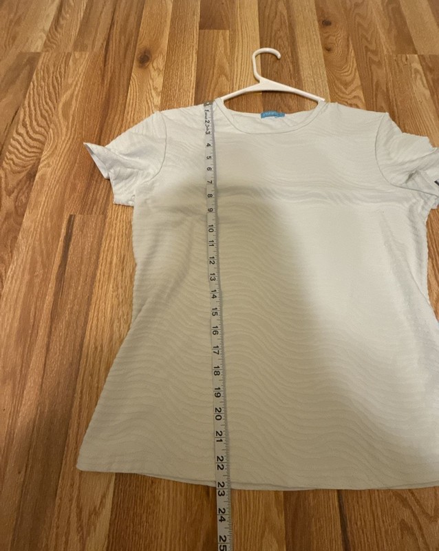 J. McLaughlin Women's White Radio Waves Textured Jacquard Crew Neck Tee gallery
