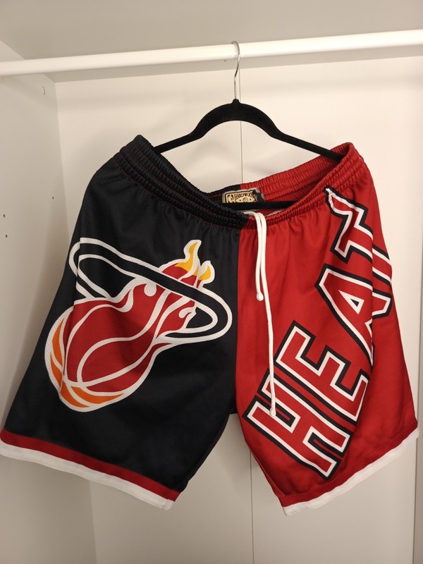 Mitchell & Ness Miami Heat Big Face 5.0 Shorts – Large