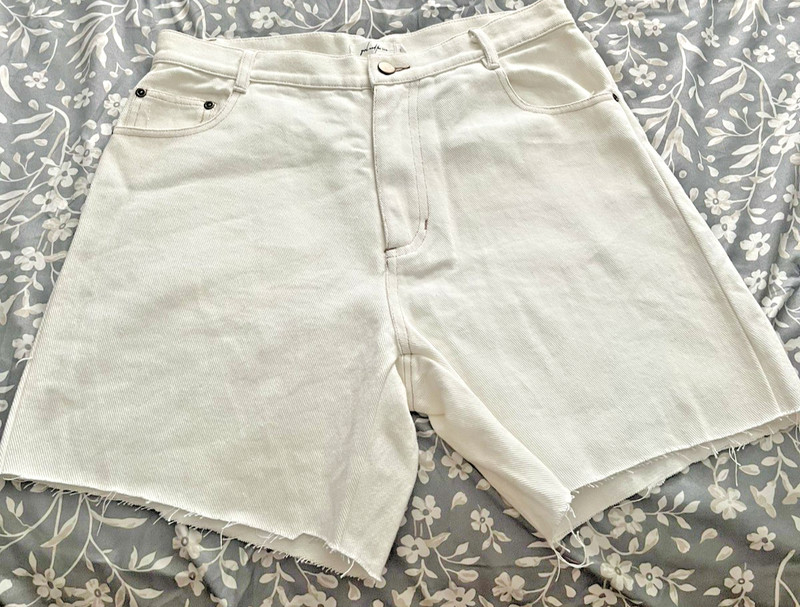 Girl And The Sun – Ivory/Off White Shorts- Mid Rise Size 28/10