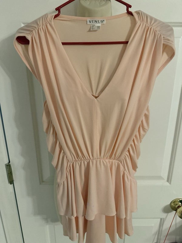 New Beautiful Peach Women’s Top Blouse Size Small By Venus