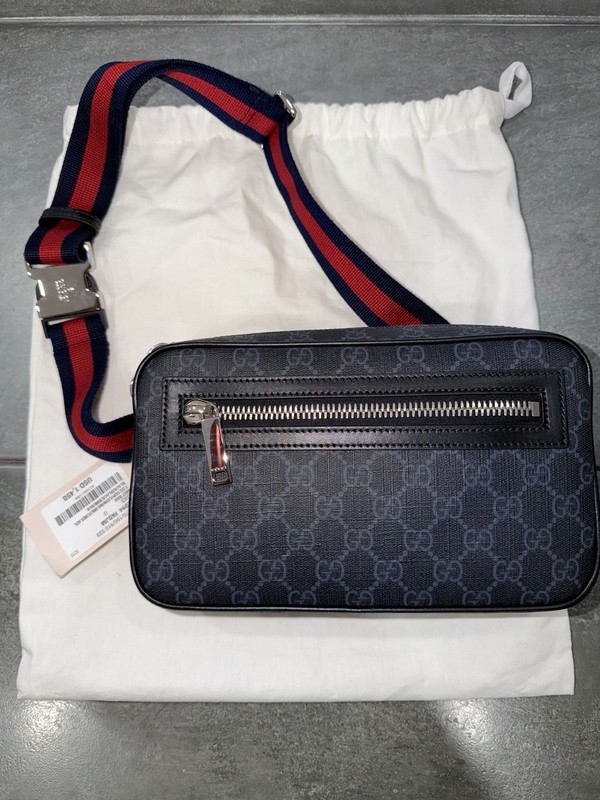 Gucci GG Supreme Zip-up Belt Bag Black