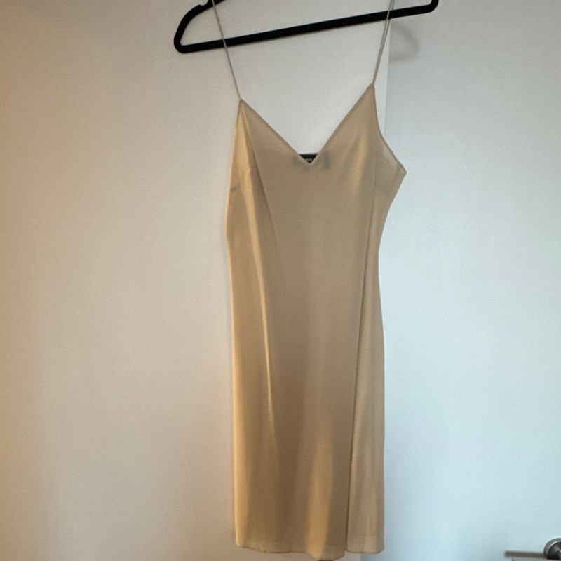 Theory - sophisticated draping long dress Beige Short Sleeve Pleated Dress 10 gallery