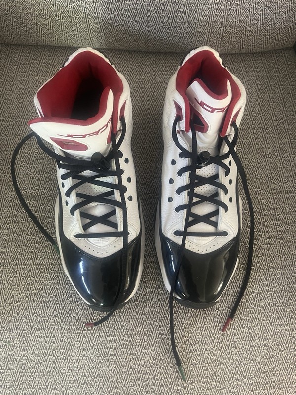 Jordan Men's Mid Top Athletic Sneakers Lace-Up Colorblock White/Black/Red gallery