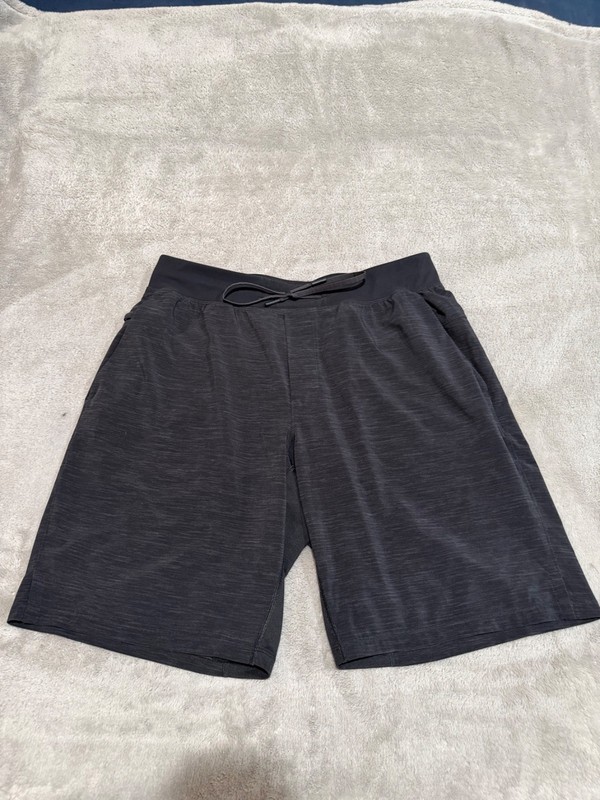 Lululemon T.H.E. Men’s 9″ – Lined – Large – Deep Coal Black – $68 Retail