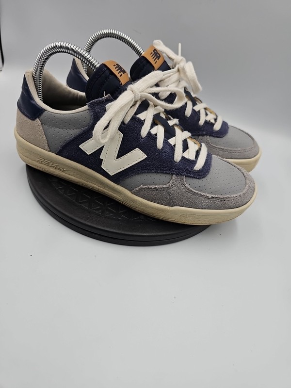 New Balance Men’s 300 Grey/Navy *pre-owned* SIZE 7.5