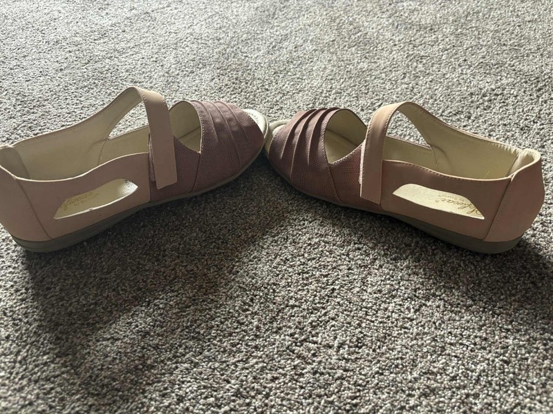 Sofwear by Beacon Rose Combo Astrid Style Sandal - Size 9W gallery