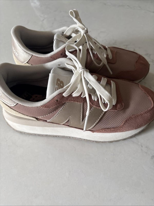 New Balance 237 Women’s Sneakers Pink Rose Gold Size 8 US Excellent Condition