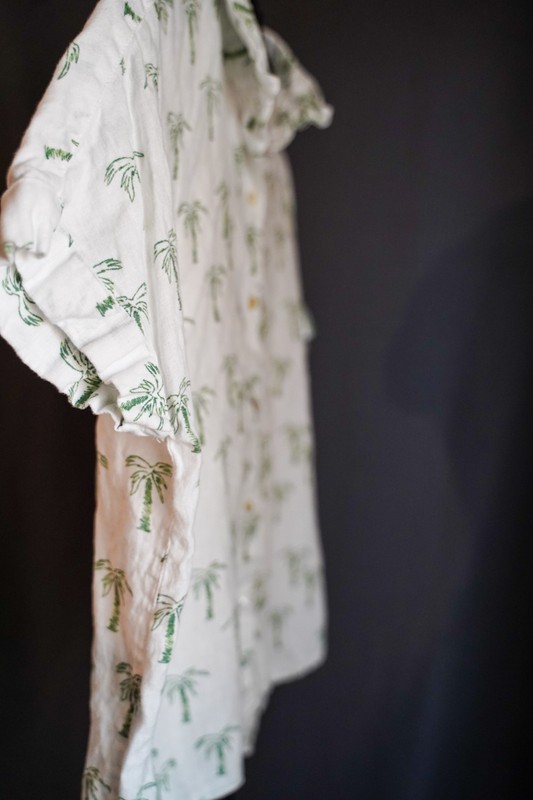 C & C California 100% Linen White Women's Medium Button Up Top Palm Trees Resort gallery