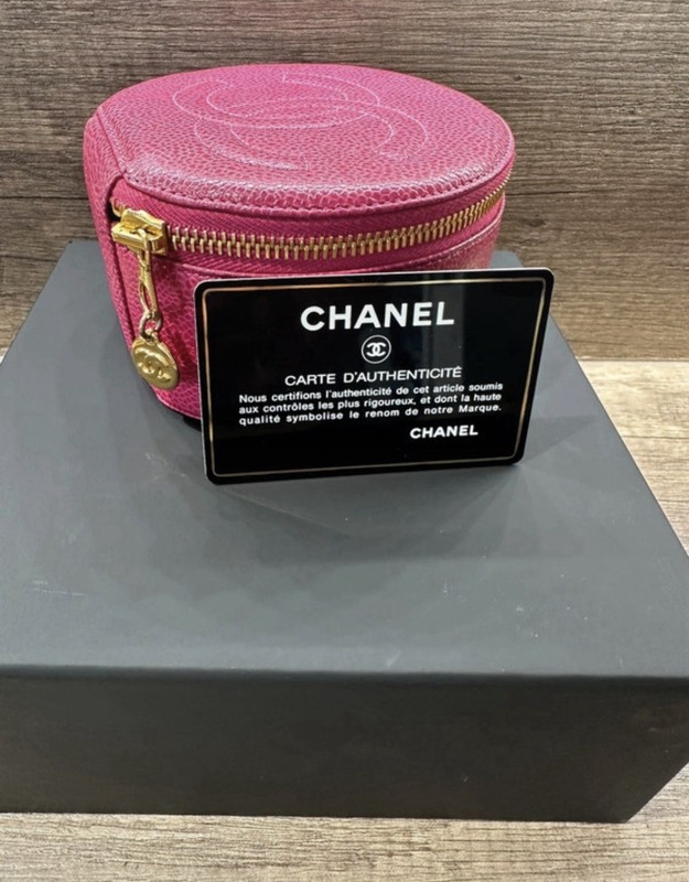 Vintage CHANEL CC Caviar Round Pouch Jewelry Travel Case Coin Purse Pink