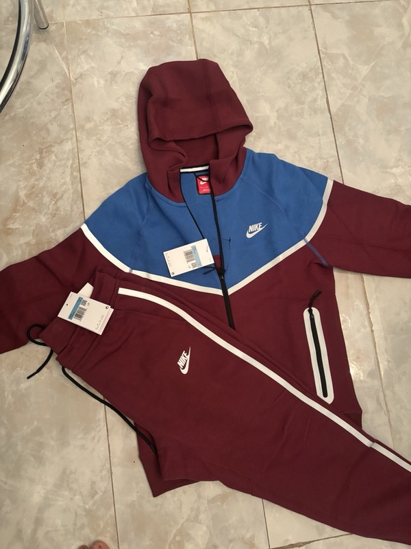 Brand New Nike Tech Fleece Set with Reflective Accent Full Set Medium gallery