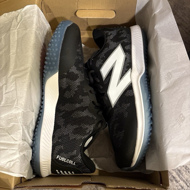 New Balance FuelCell 4040v7 TF Lace-Up Low Top Mesh Sneaker T4040BK7