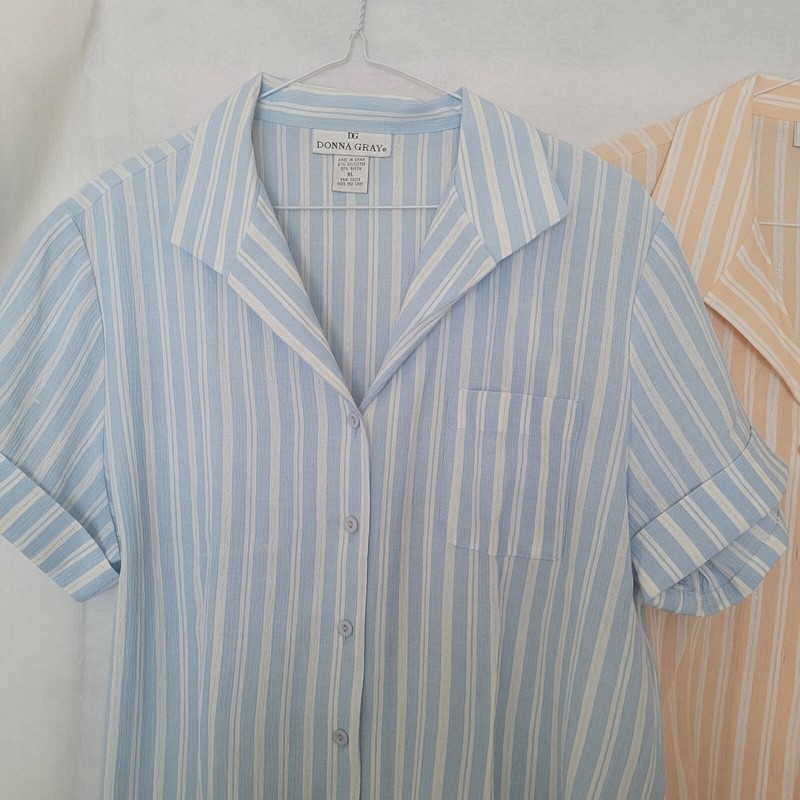 2 Donna Gray Women's Shirt size XL Short Sleeve rayon, polyester blend. gallery