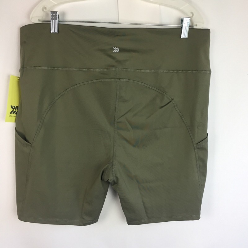 NWT Women’s Plus Size 2X Green Sculpt Bike Shorts 7″ Side Pockets All in Motion