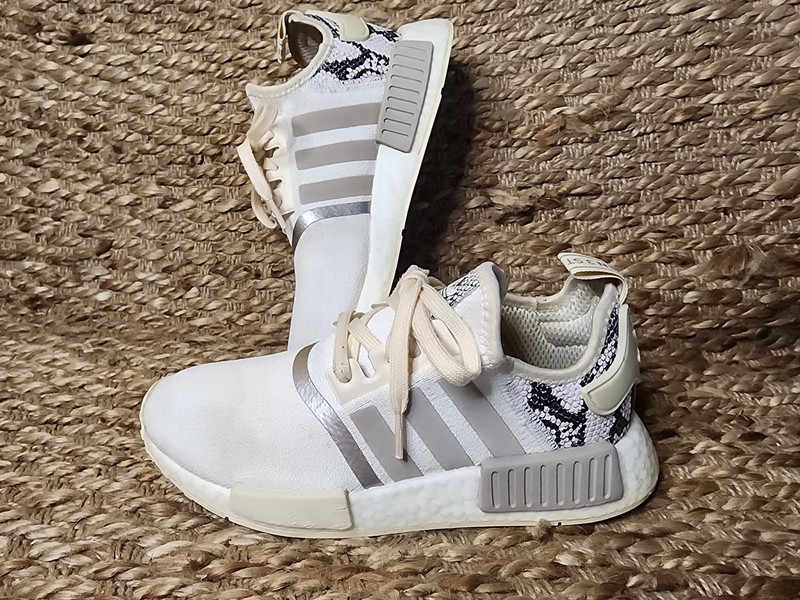 Adidas NMD R1 Women’s Size 7 White Snake Print Running Athletic Sneakers Shoes