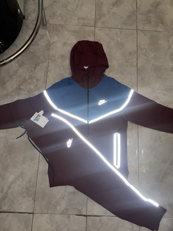 Brand New Nike Tech Fleece Set with Reflective Accent Full Set Medium gallery