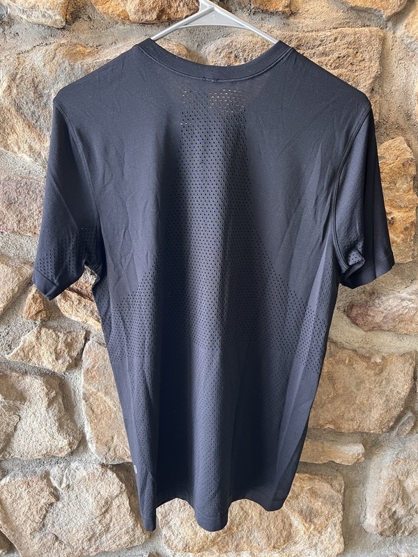 Lululemon Men's Metal Vent Breathe Short Sleeve Shirt Black Size Small gallery