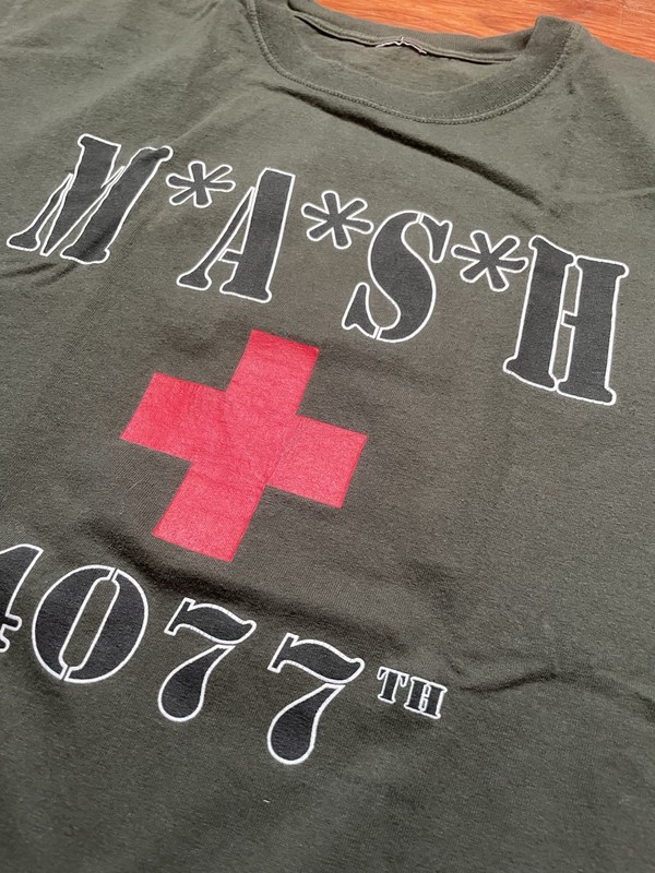 Mash 4077TH TV Show Green Short Sleeved Men's T-shirt Size Medium Adult Men gallery