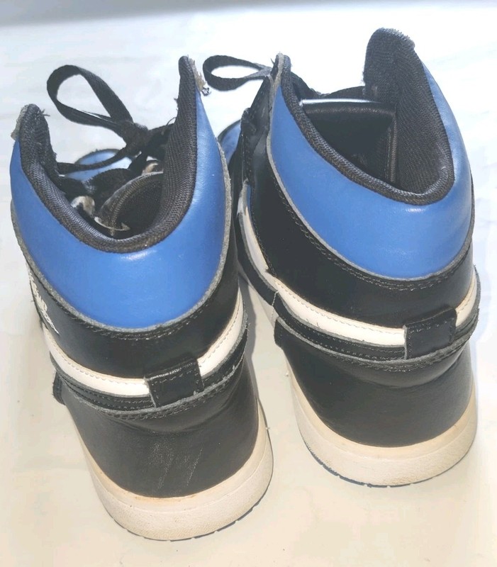 Size 11 - Air Jordan 1 Retro High OG Royal Toe 2020 (555088-041) Pre-Owned Clean gallery