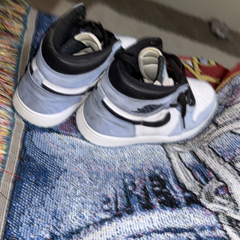 Jordan 1 Retro OG High University Blue- Size 7 /Lightly Used gallery