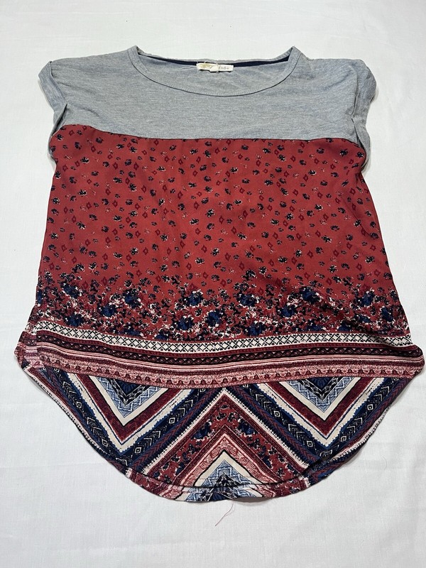 Rewind Women’s 2 Pack Size XS Short Sleeve Shirts With Patterns gallery
