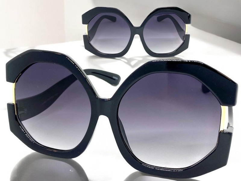 OVERSIZED EXAGGERATED Vintage Retro Style SUNGLASSES X-Large Funky Black Frame