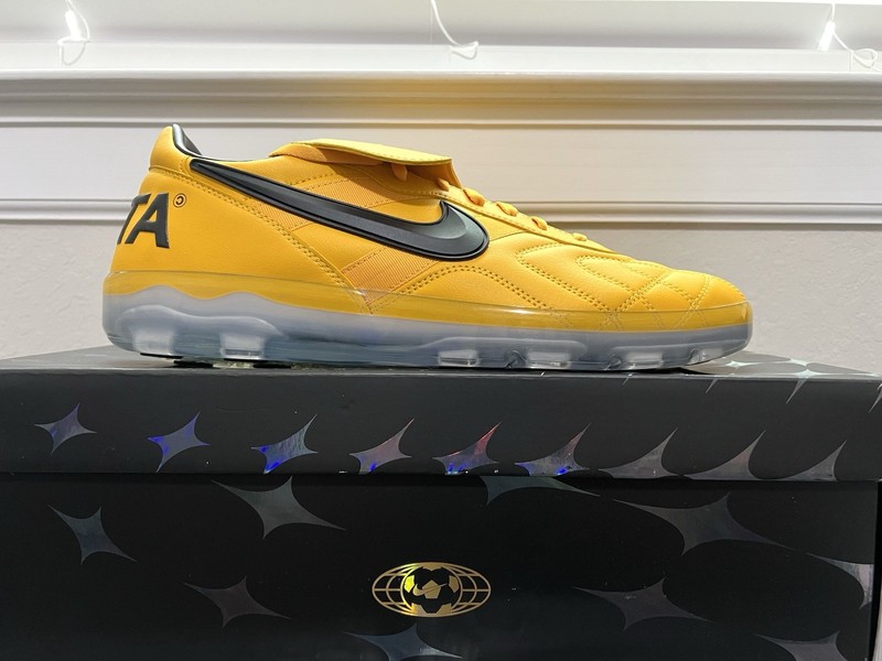 Size 14 - NOCTA × Nike Cryoshot Tiempo '94'Canada' (IM0703-700) gallery