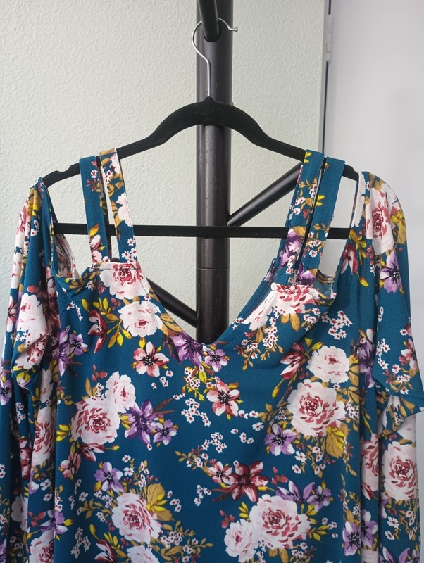 Torrid 2x Cold Shoulder Blue Floral Print Top Size 2 Double Strap 22w/24w gallery