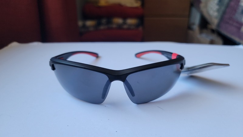 Foster Grant PAR Scratch & Impact Resistant Black Red Wrap Sunglasses 100% UV