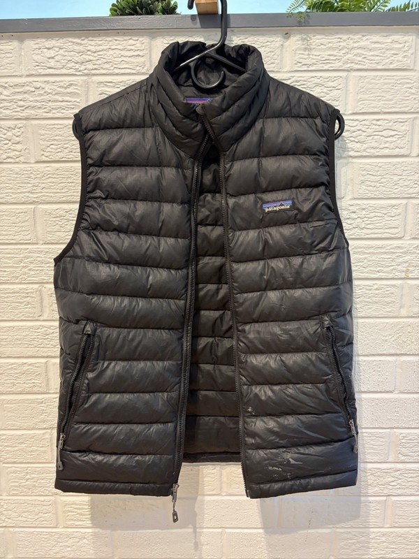 Men’s Patagonia Down Sweater Vest Insulated Puffer Full Zip – Black – Small