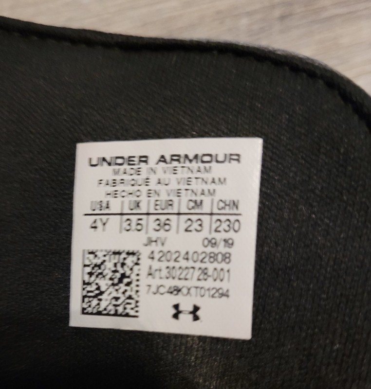 Boys Under Armour Slide Sandals - Size 4Y gallery