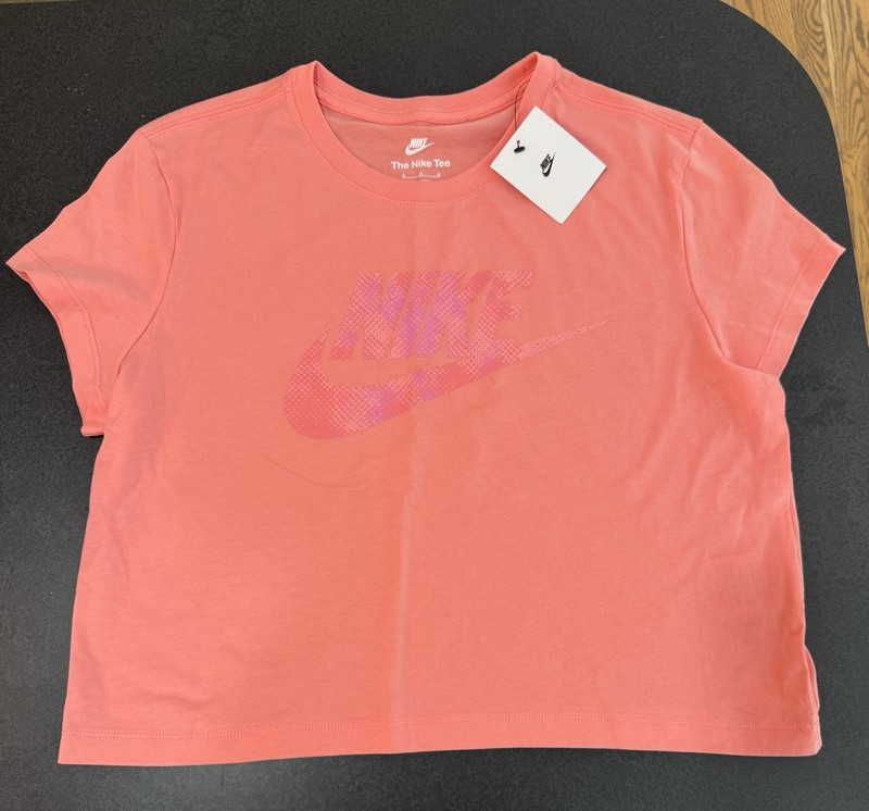 Women’s The Nike Tee Size Medium Pink/Peach