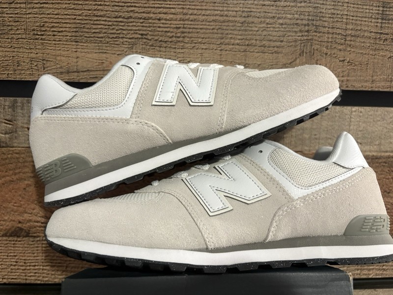 New Balance 574 Kids Sneakers Gray White Suede Mesh Lace Up US 7 GC574EVW