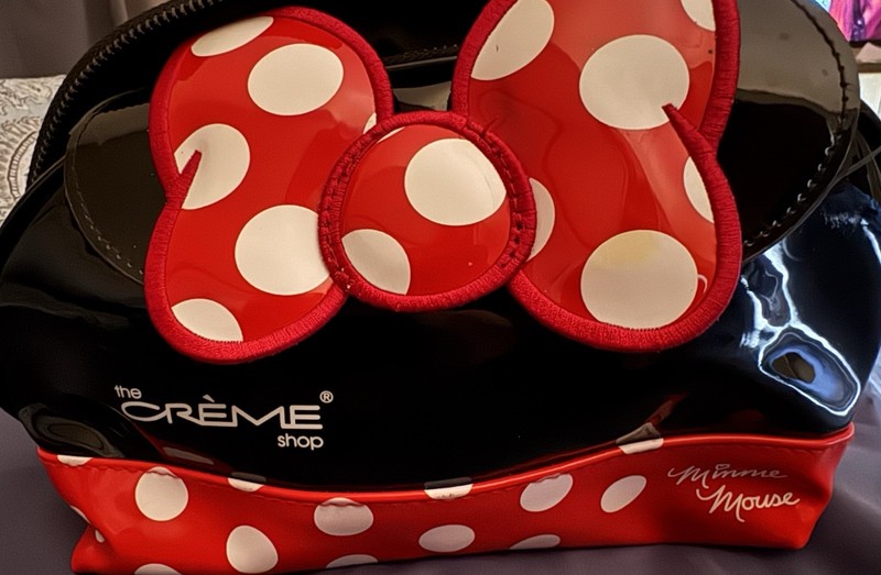 THE CREME SHOP X DISNEY MINNIE MOUSE VINYL ZIP TOP MAKEUP TRAVEL BAG